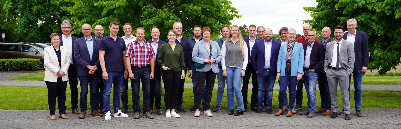 GFS-Geschäftsführung, -Vorstand, und-Aufsichtsrat gemeinsam mit Stationsleitung und Vorstand der Varkens KI Twenthe.