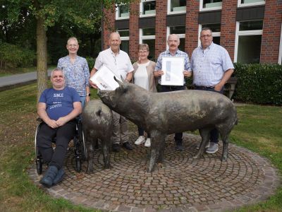 v.l.: Adam Hoza, Dr. Meike Friedrichs, Louis Nieuwhuis, Christine Peine, August Peine, Michael Kleine