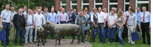 Große Gesellschaft: Rund hundert Schweinehalter der European Pig Producer (EPP) unternahmen eine Fachexkursion zur GFS.