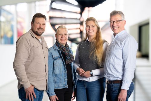 Geschäftsführerin Dr. Meike Friedrichs (m. l.) blickt gemeinsam mit Vorstandsvorsitzendem Paul Hegemann (r.), niederländischem Vorstandsmitglied Niek Lansink (l.) und NL-Stationsleiterin Sanne Oudhof (m. r.) zuversichtlich auf die weiter Entwicklung.
